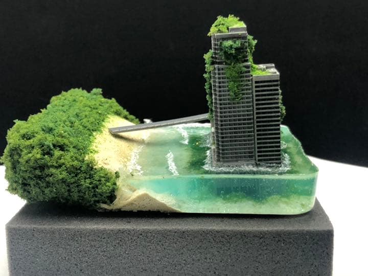 海岸に建つ廃墟ビル　ジオラマ