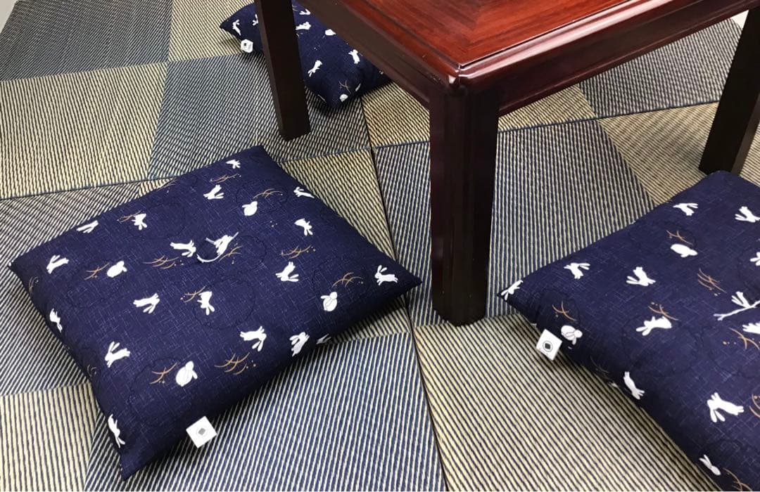 底付き感のない座布団 露芝うさぎ座布団55×59cm 5枚セット紺色 日本製