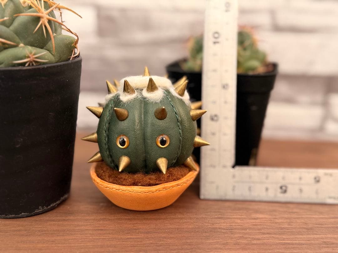 革製　サボテン　ぬいぐるみ