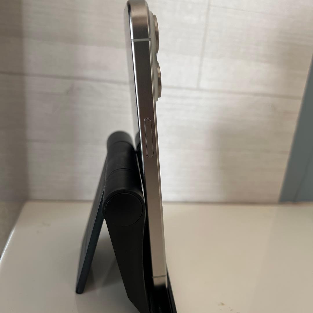 Apple iPhone15pro 256GB ホワイトチタニウム