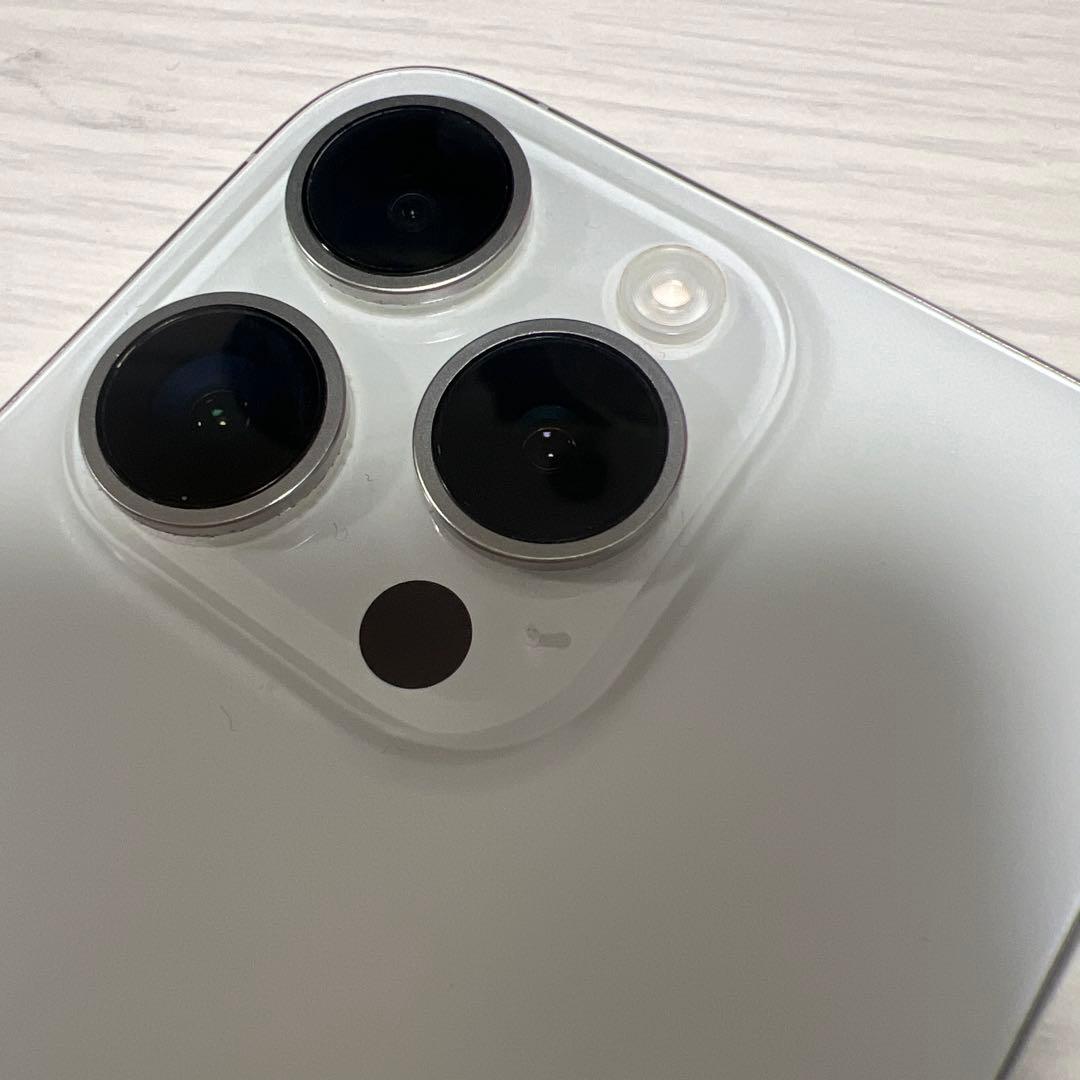 Apple iPhone15pro 256GB ホワイトチタニウム