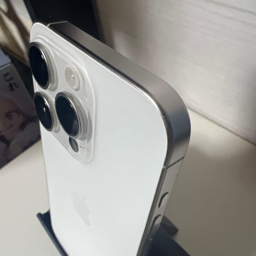 Apple iPhone15pro 256GB ホワイトチタニウム