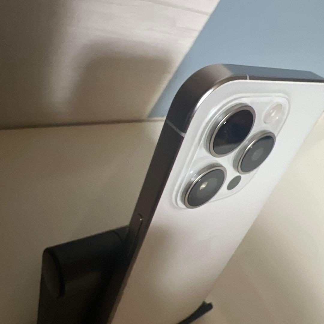 Apple iPhone15pro 256GB ホワイトチタニウム