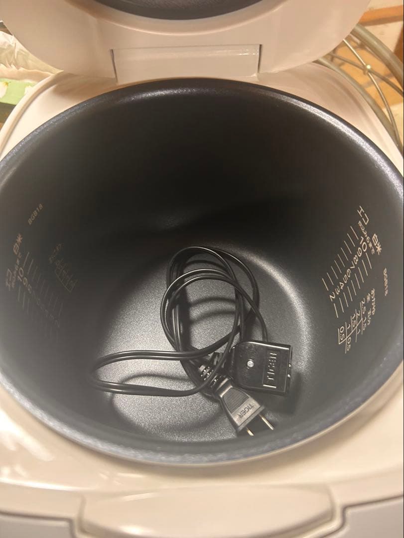 美品　タイガー魔法瓶　炊飯器 1升 炊きたて JBH-G181W2023年製