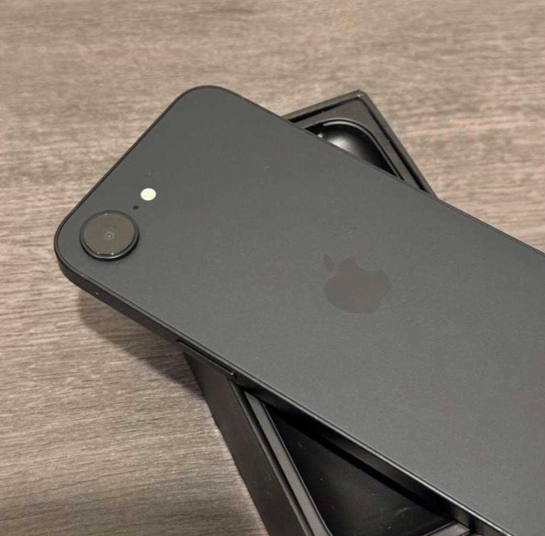 剛*志様 未使用に近い　iPhone 16e｜送料無料｜SIMフリー バッテリー