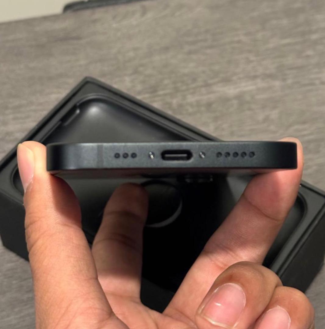 剛*志様 未使用に近い　iPhone 16e｜送料無料｜SIMフリー バッテリー