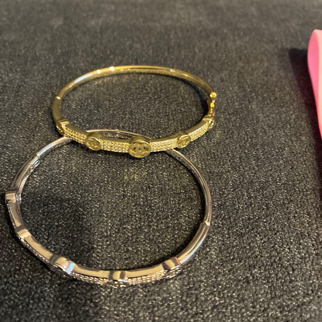 CHANEL ミニバッグ型キーホルダー3点セットとバングル2点