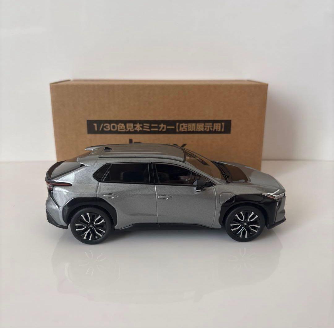 トヨタ 新型bZ4X ミニカーカラーサンプル プレシャスメタル【非売品】
