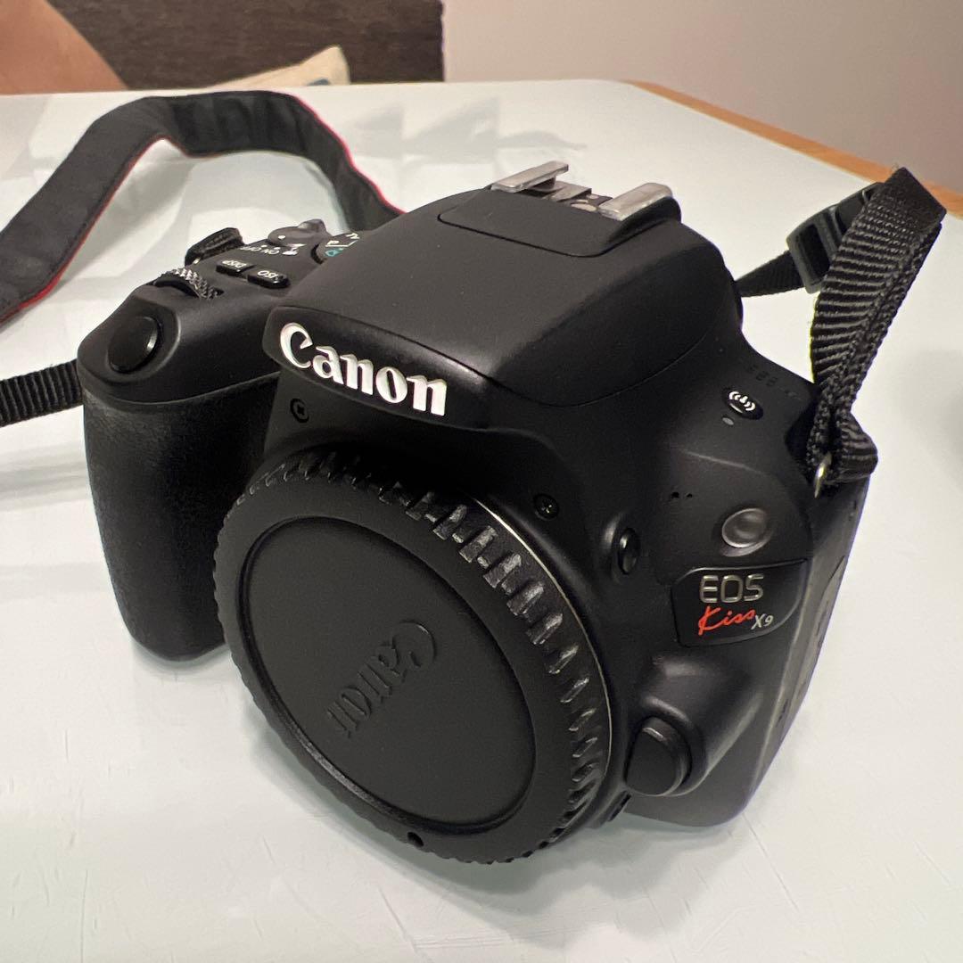Canon一眼レフカメラ　EOS KISS X9