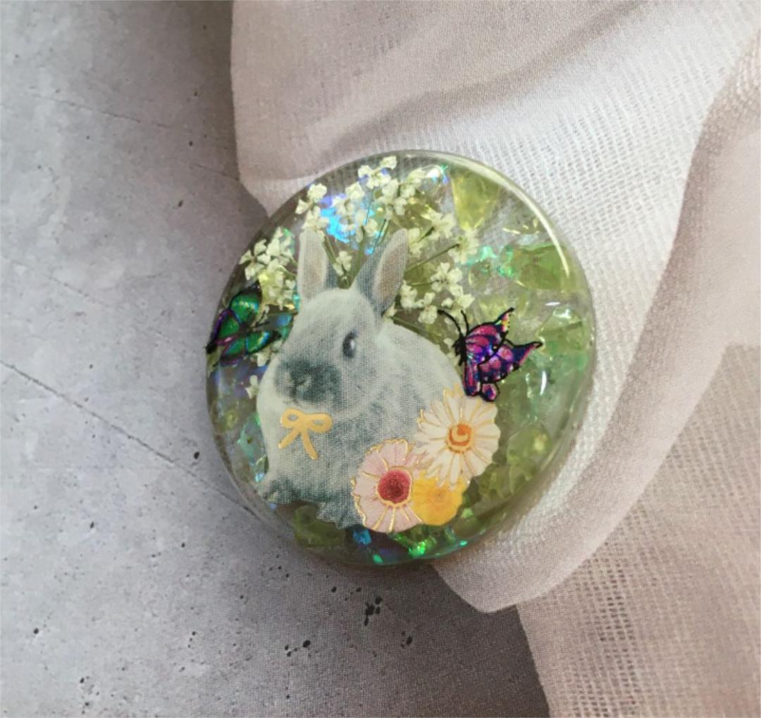 レジンヘアゴム、うさぎさんᕱ⑅ᕱ♥ペリドットとレースフラワー