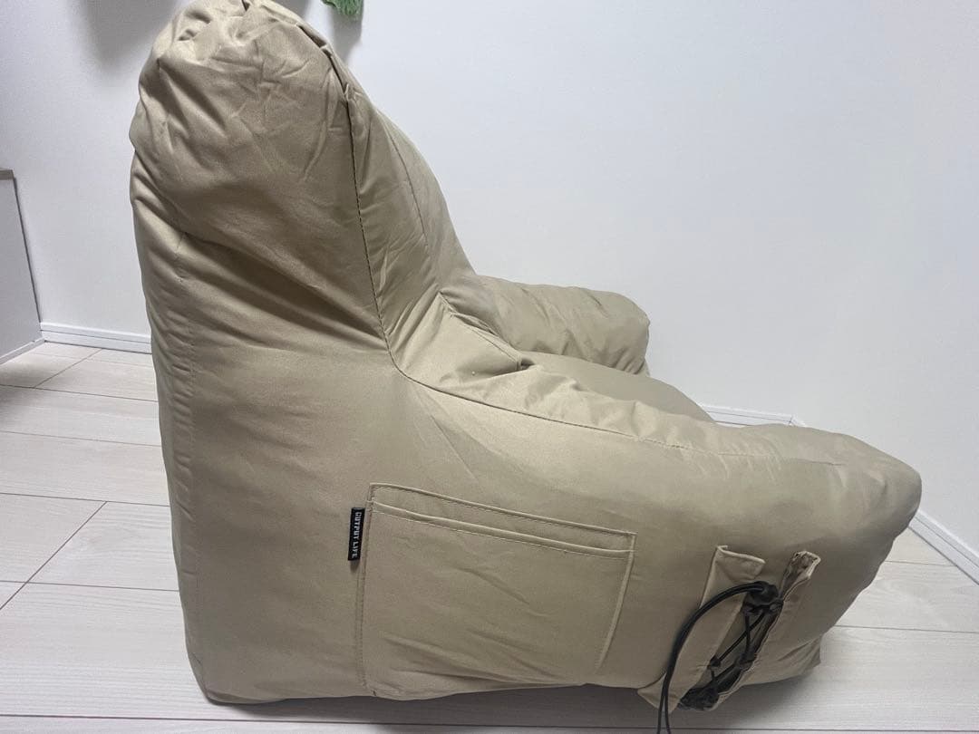 ベージュ クッションソファ サイドポケット付き