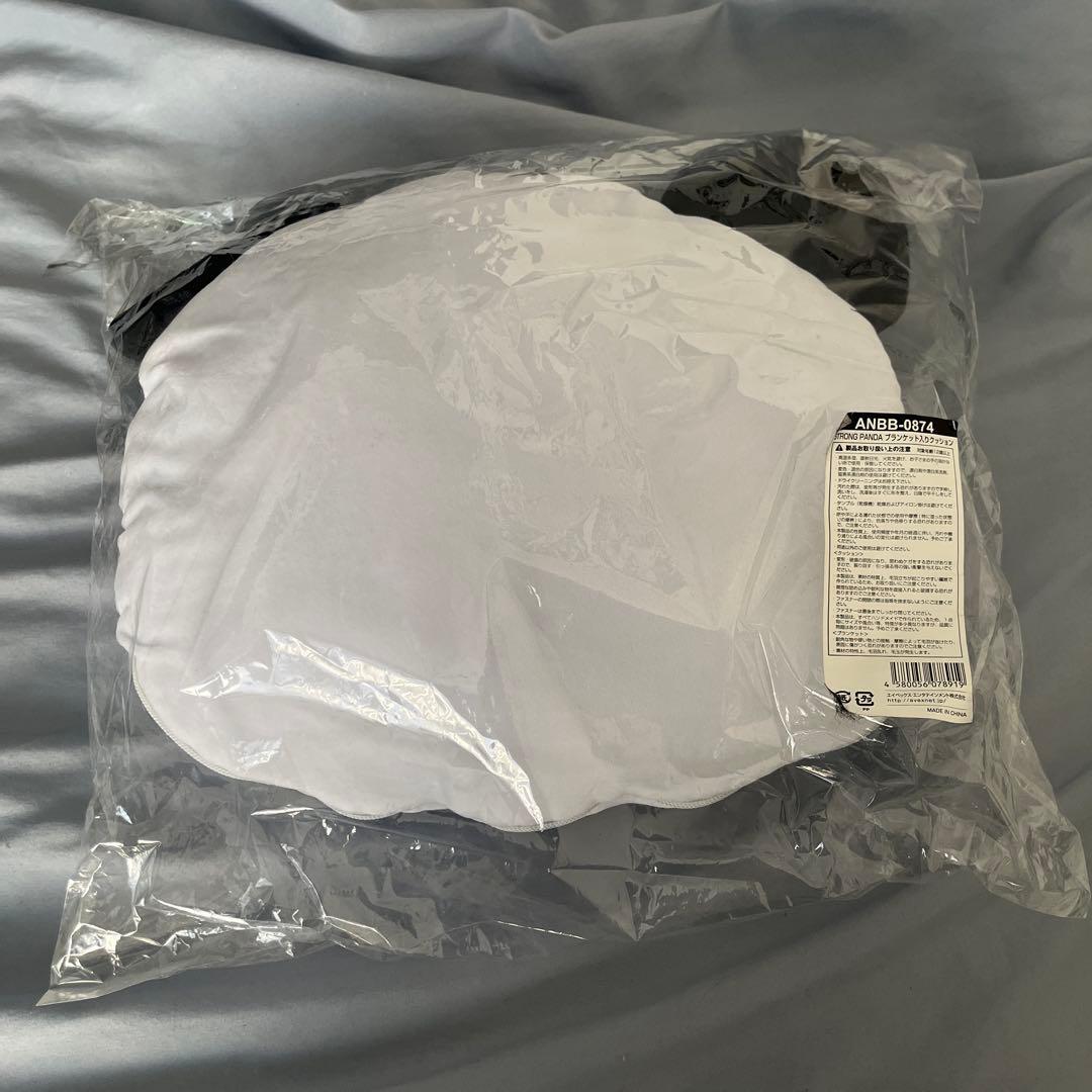 STRONG PANDA ブランケット入りクッション