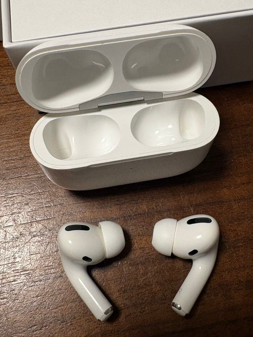 【付属品付】AirPods Pro 第1世代　ワイヤレスイヤホン
