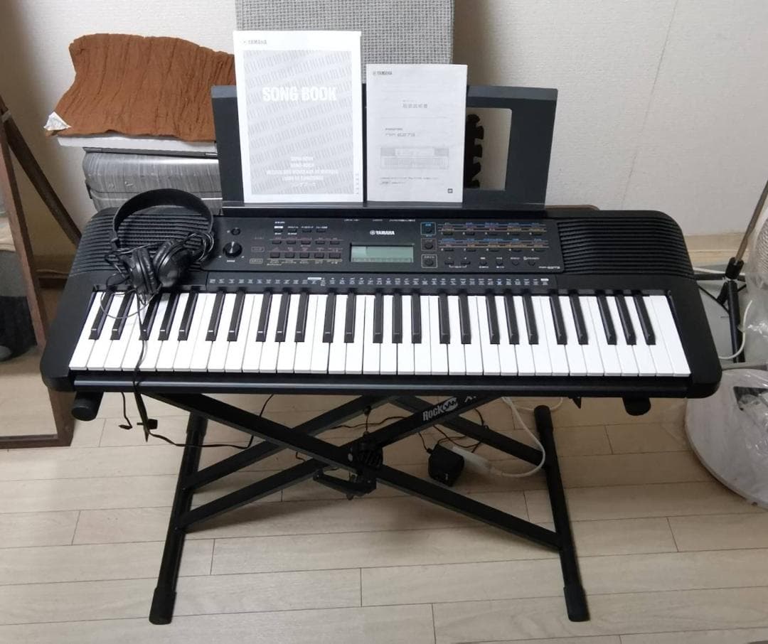 ヤマハ キーボード PSR-E273 61鍵盤 【スタンド・ヘッドホン付き】
