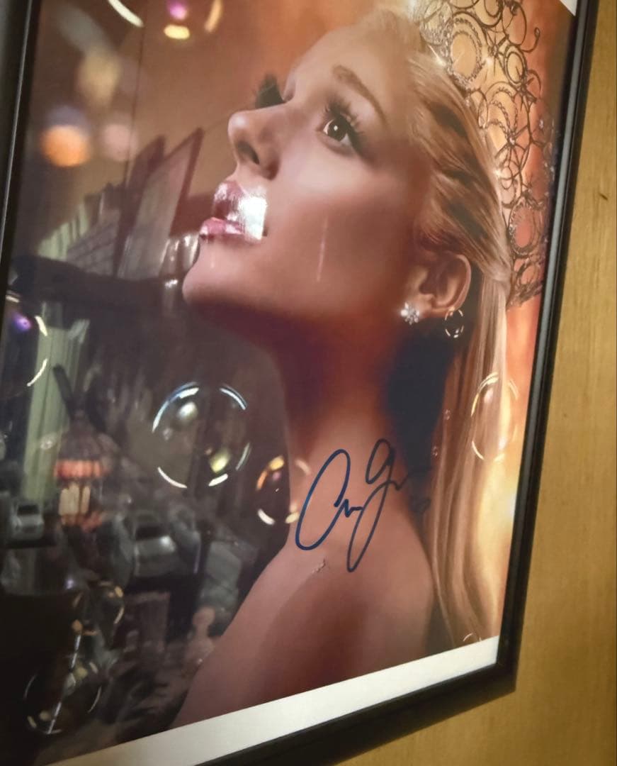 アリアナグランデ サイン入り写真