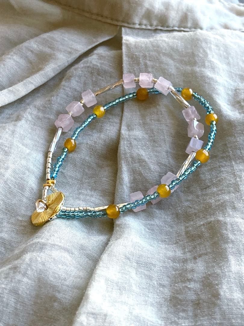 no.75 ポップなジェイド　花型押しとハーキマーダイヤモンドの2連ブレスレット