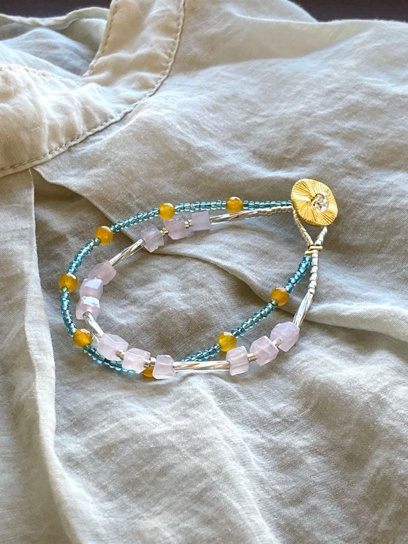 no.75 ポップなジェイド　花型押しとハーキマーダイヤモンドの2連ブレスレット