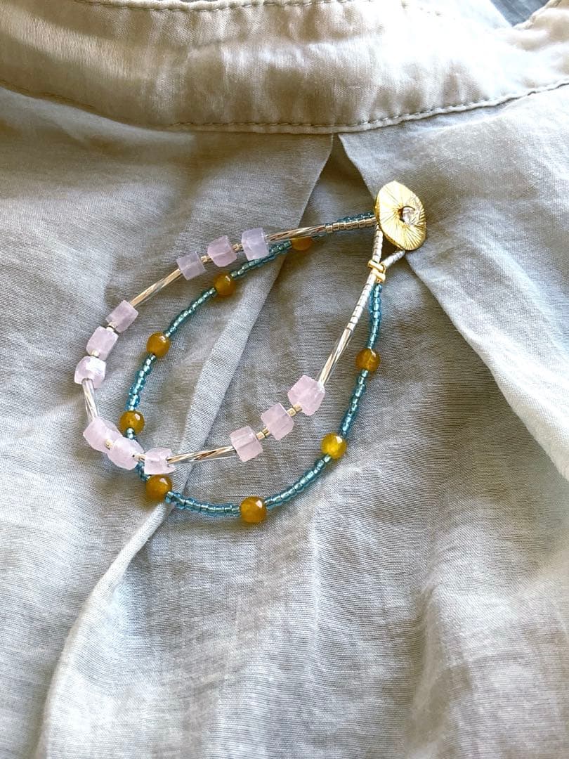 no.75 ポップなジェイド　花型押しとハーキマーダイヤモンドの2連ブレスレット