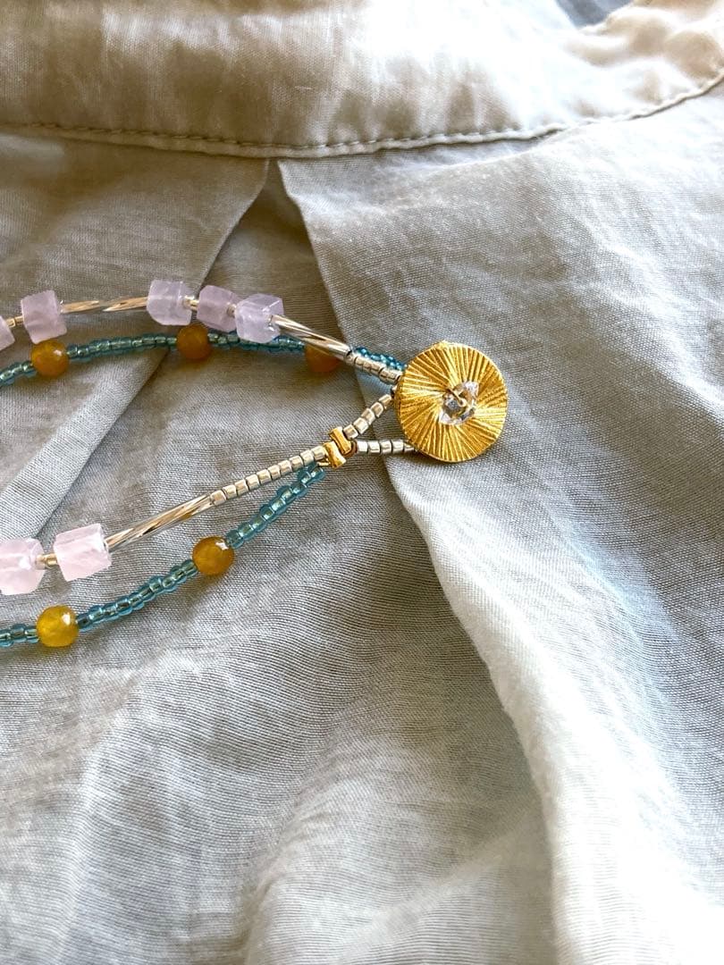 no.75 ポップなジェイド　花型押しとハーキマーダイヤモンドの2連ブレスレット