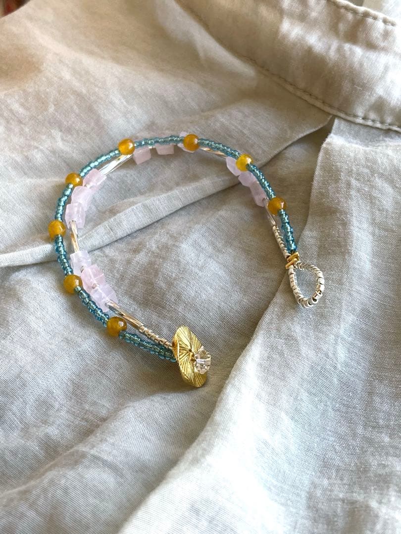 no.75 ポップなジェイド　花型押しとハーキマーダイヤモンドの2連ブレスレット