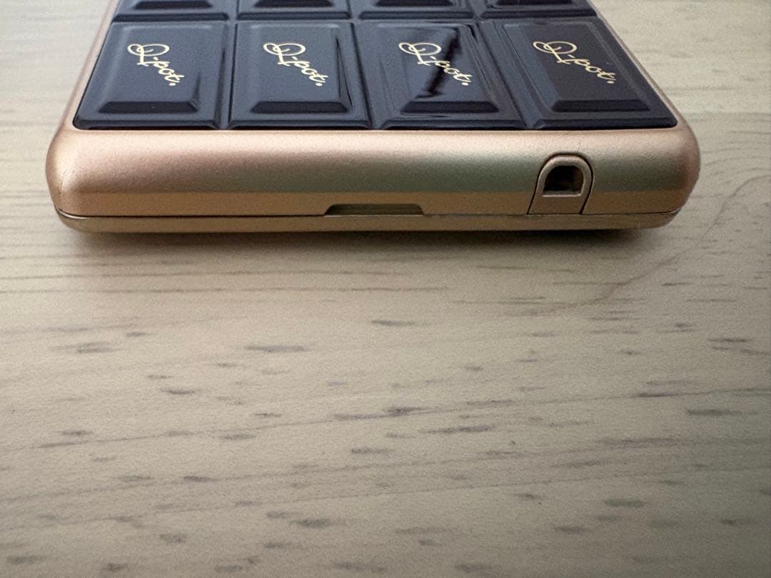 Q-pot.スマートフォン　チョコレート　ジャンク品