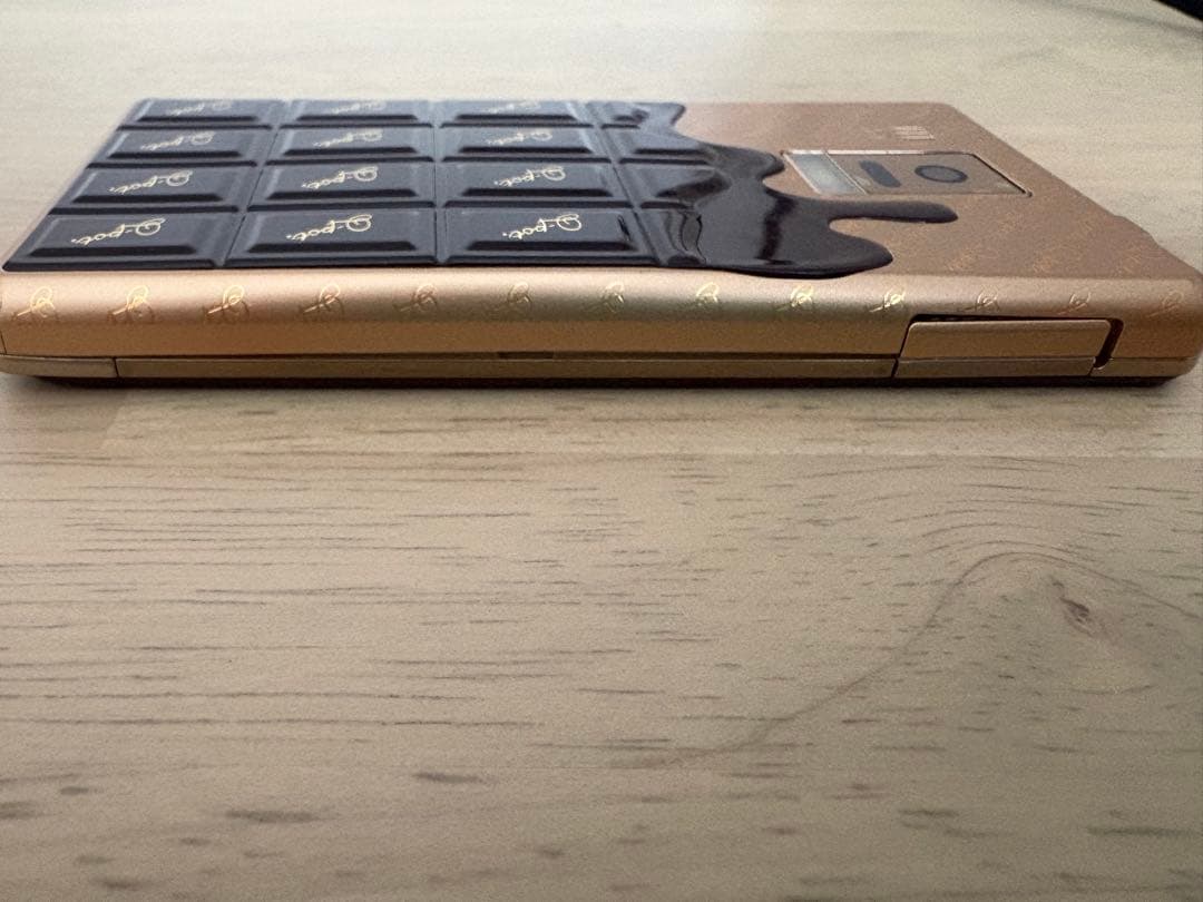 Q-pot.スマートフォン　チョコレート　ジャンク品