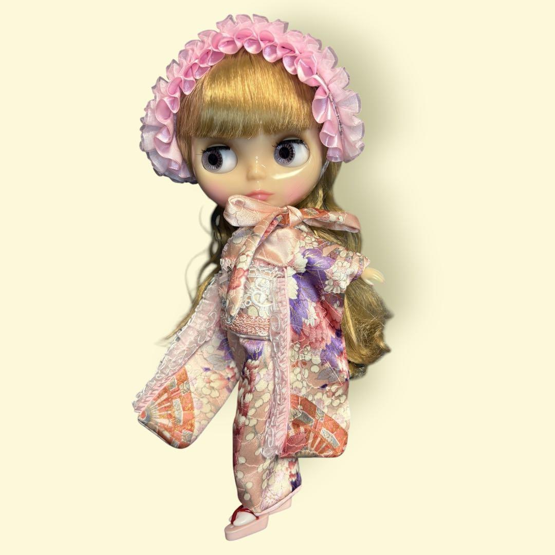 ブライス着物　淡いピンク花柄