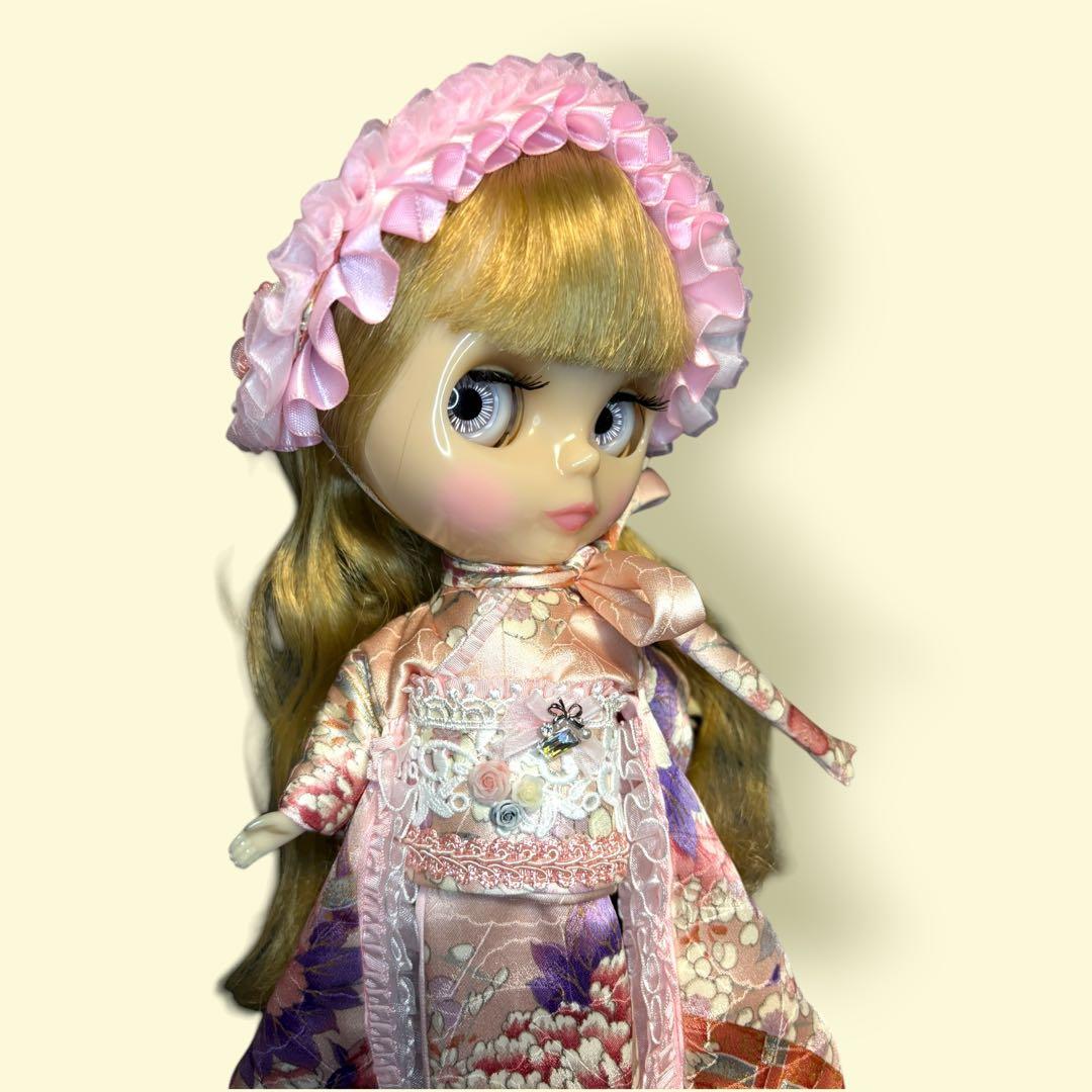 ブライス着物　淡いピンク花柄