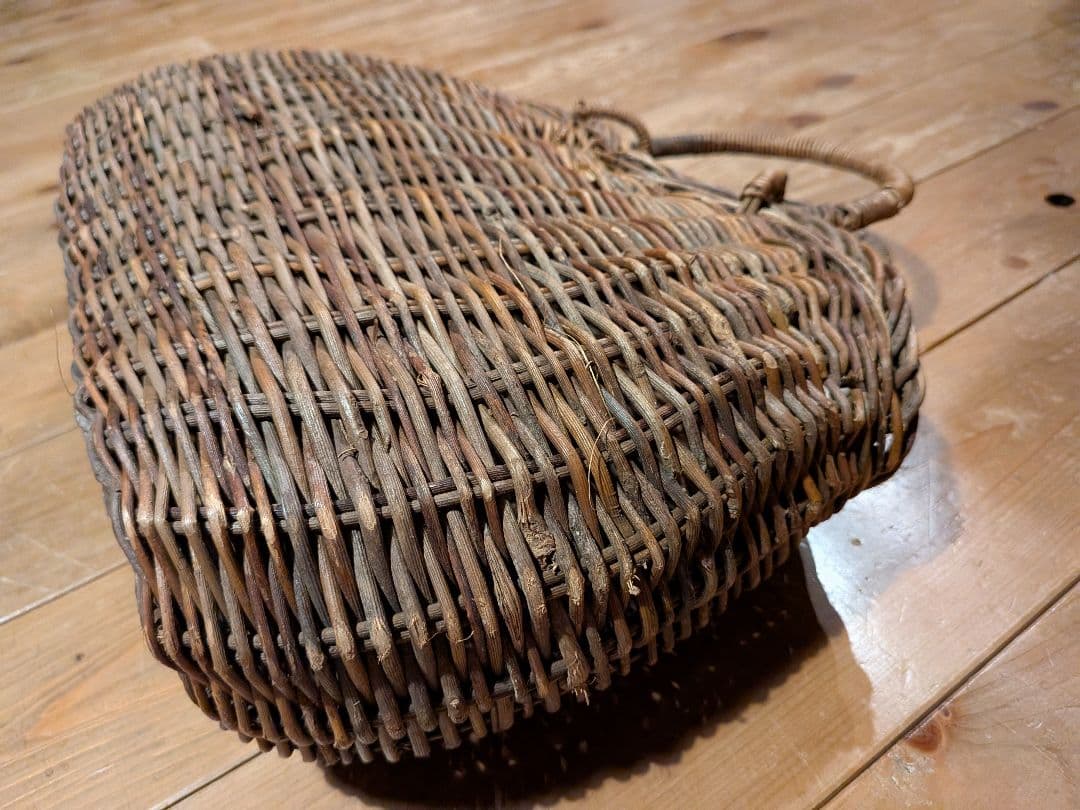 最終値下げ価格！希少　29年の月日がたった、あけびの籠バ