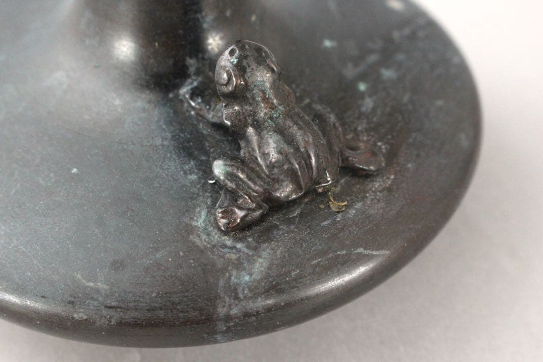 No5842 高岡銅器　蛙付平寛通形花器　高さ20cm 重量696g 送料無料