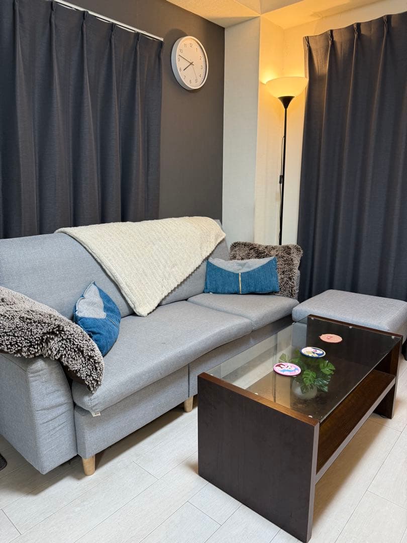 ソファとコーヒーテーブル