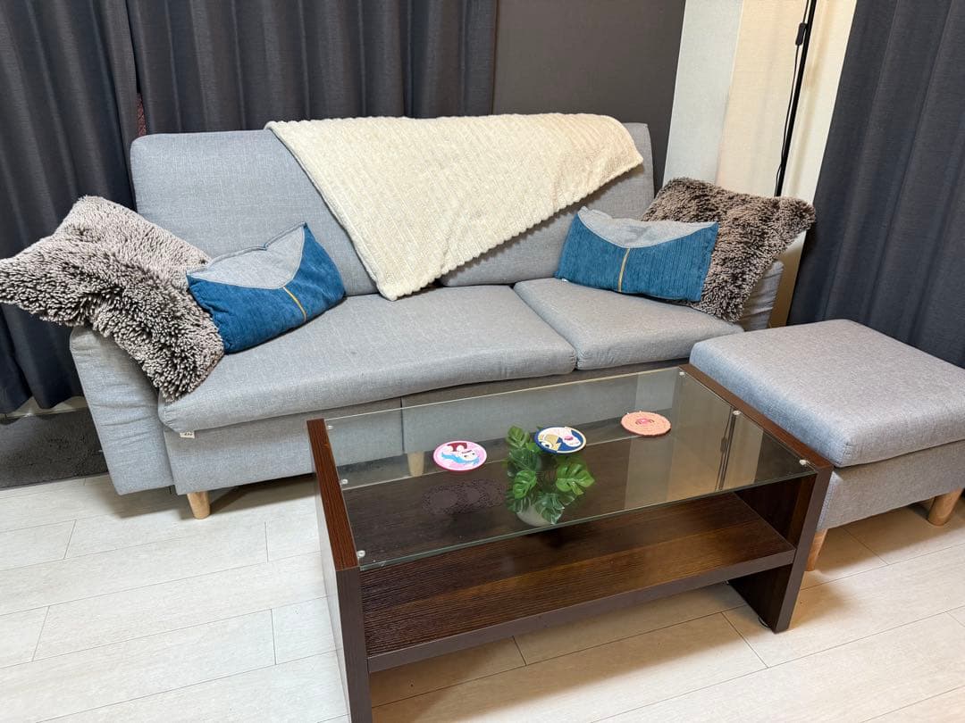 ソファとコーヒーテーブル