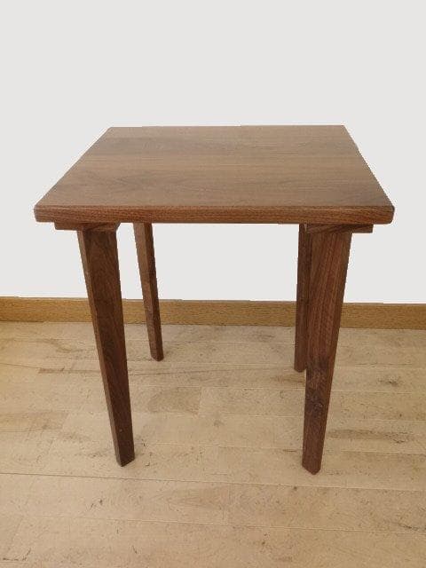 北海道手作り家具　ウォールナット材　 ミニテーブルB花台ミニデスク　高さ60ｃｍ