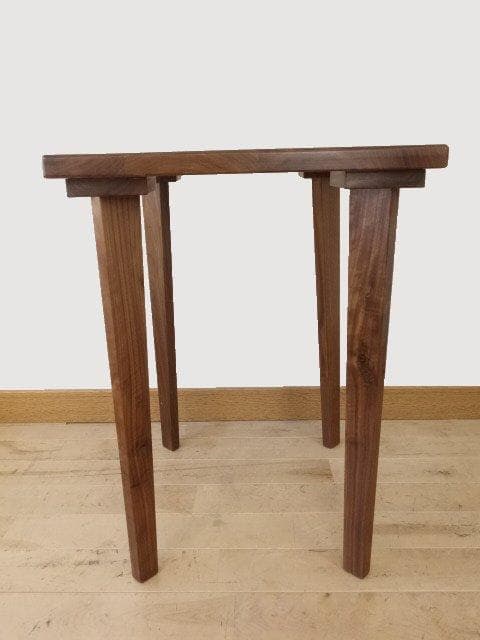 北海道手作り家具　ウォールナット材　 ミニテーブルB花台ミニデスク　高さ60ｃｍ