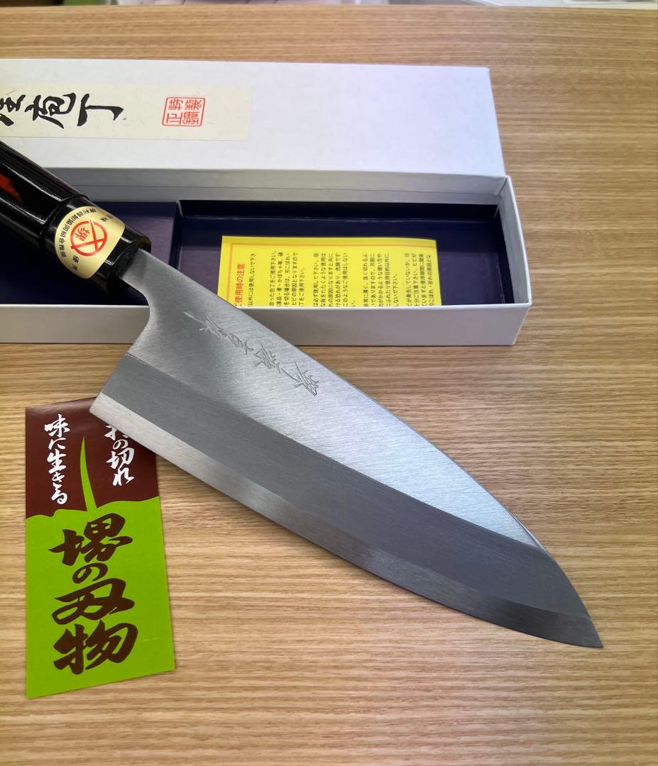 ★新品送料込堺打刃物はがね鍛造出刃包丁180mm黒塗柄化粧箱入