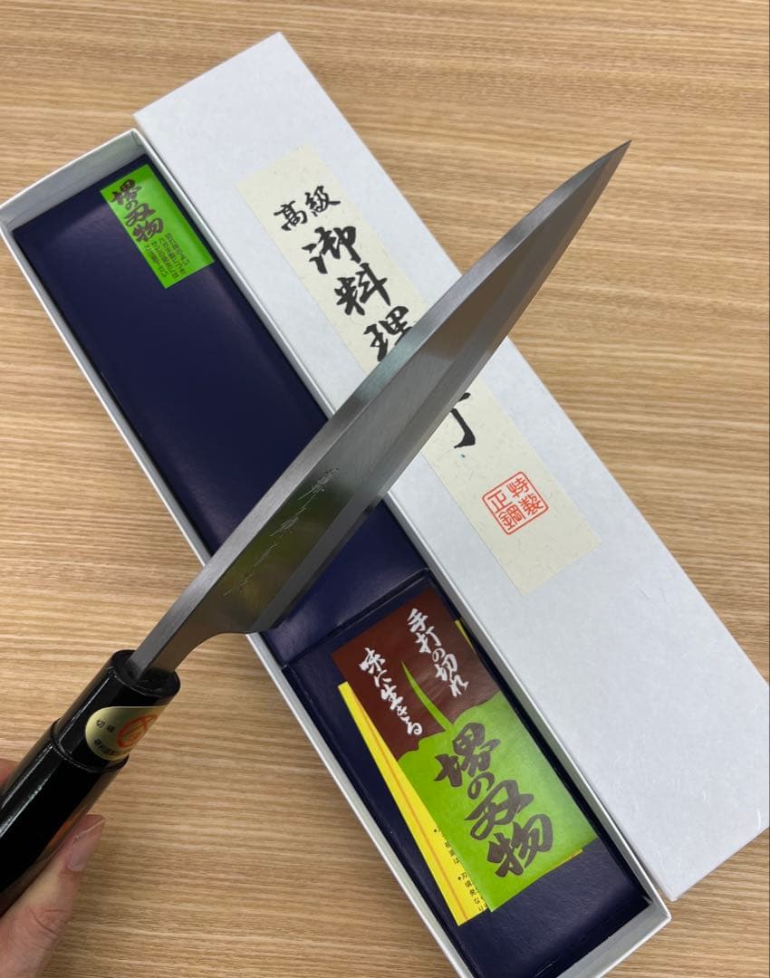 ★新品送料込堺打刃物はがね鍛造出刃包丁180mm黒塗柄化粧箱入