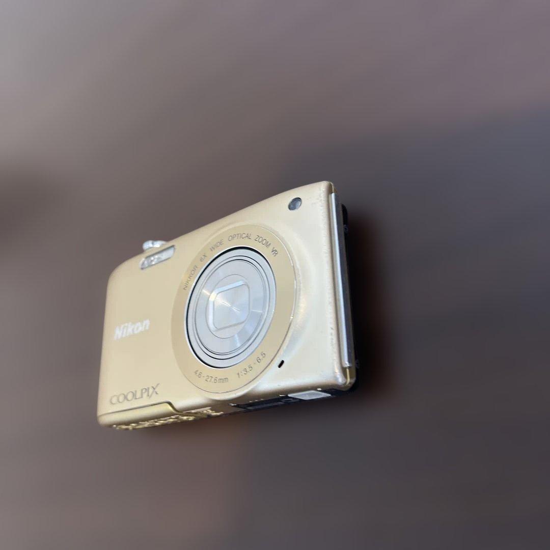 4381 Nikon COOLPIX S3300 ゴールド デジカメ