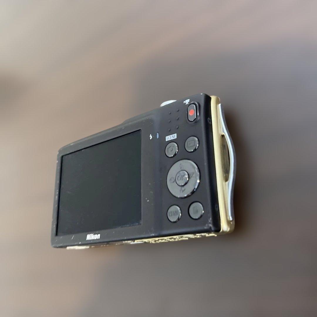 4381 Nikon COOLPIX S3300 ゴールド デジカメ