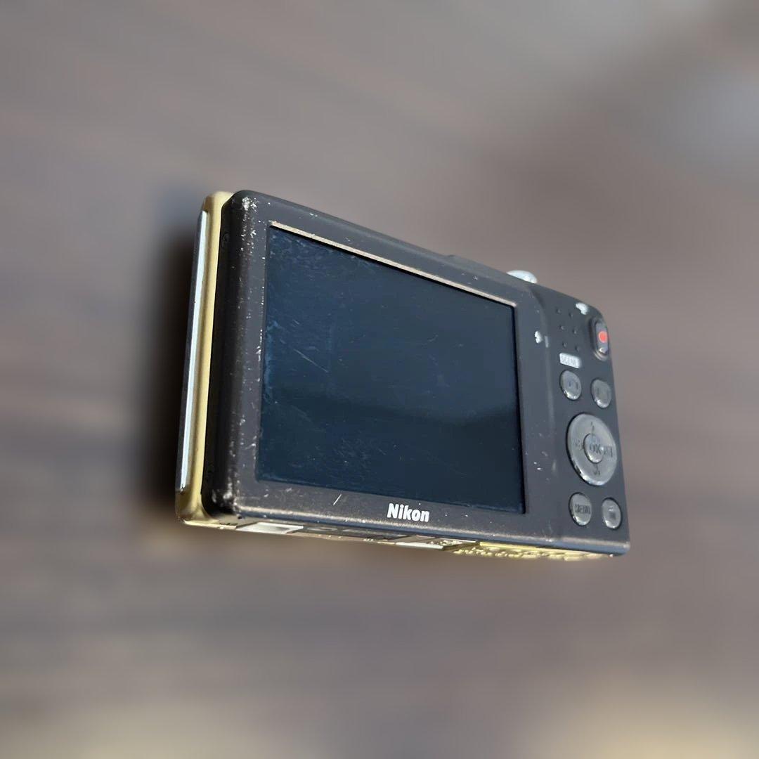 4381 Nikon COOLPIX S3300 ゴールド デジカメ