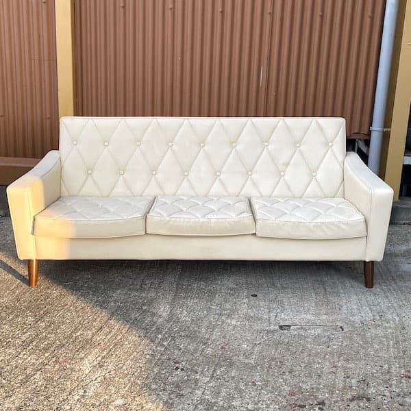 カリモク60 ３シーターロビーチェア　アイボリー　３人がけソファ