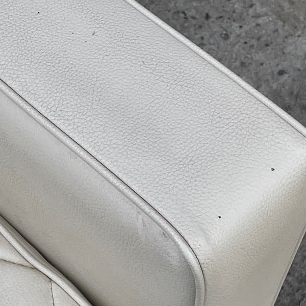 カリモク60 ３シーターロビーチェア　アイボリー　３人がけソファ