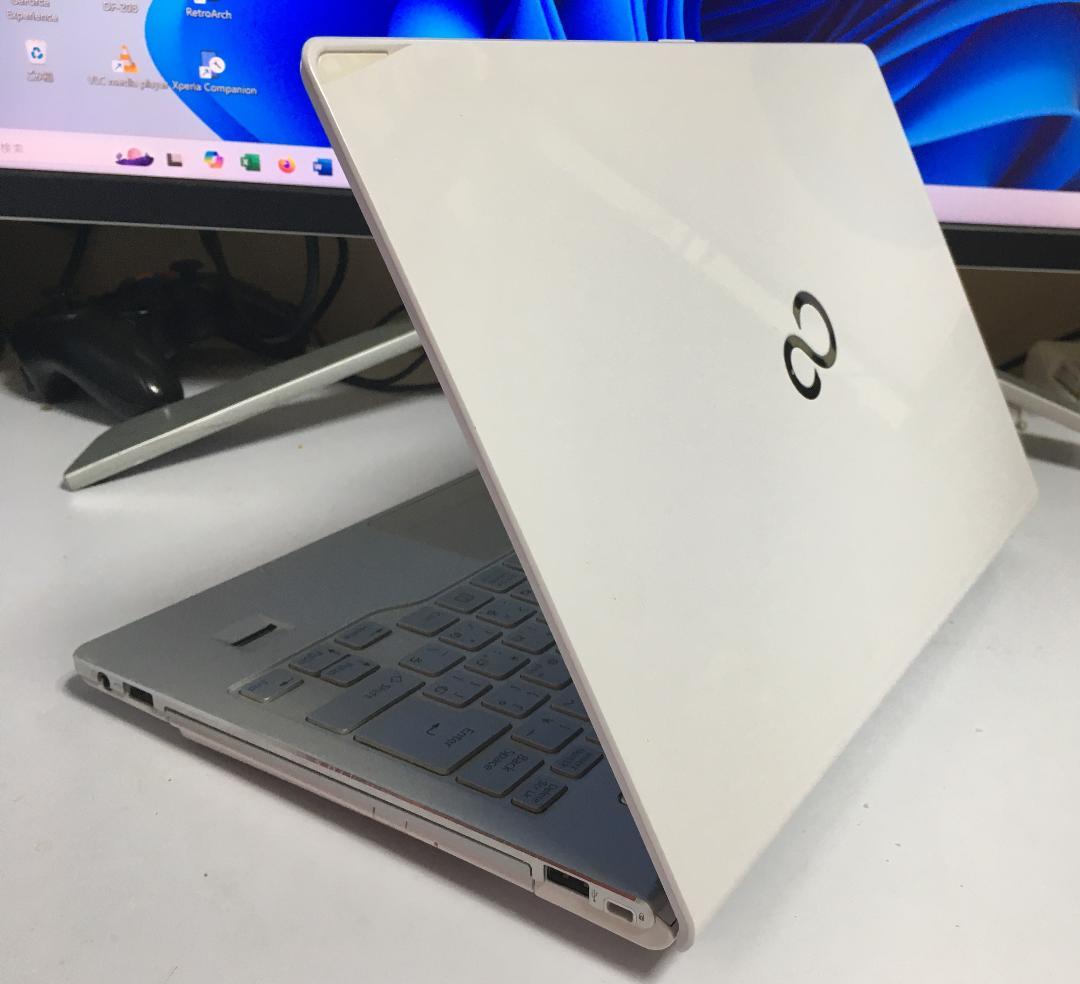 富士通 LIFEBOOK SH90/M Windows11