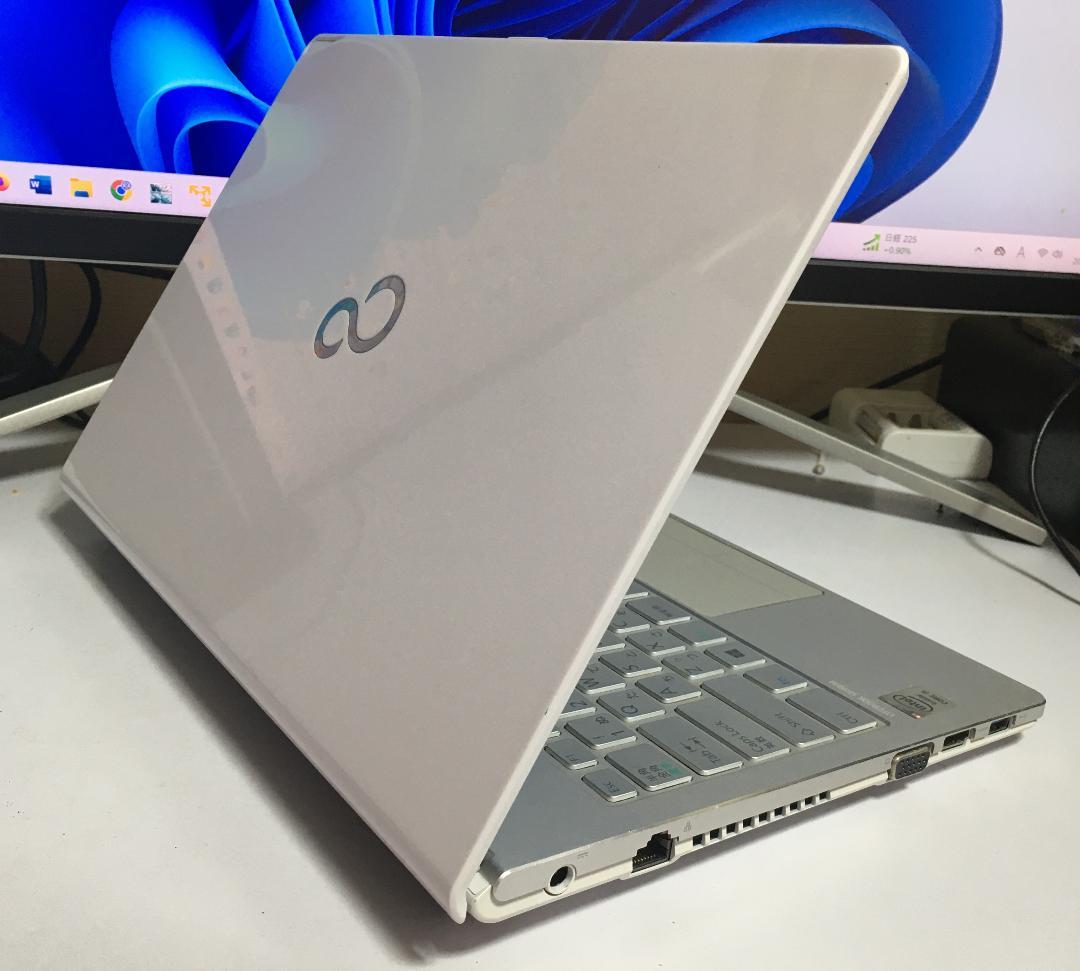 富士通 LIFEBOOK SH90/M Windows11