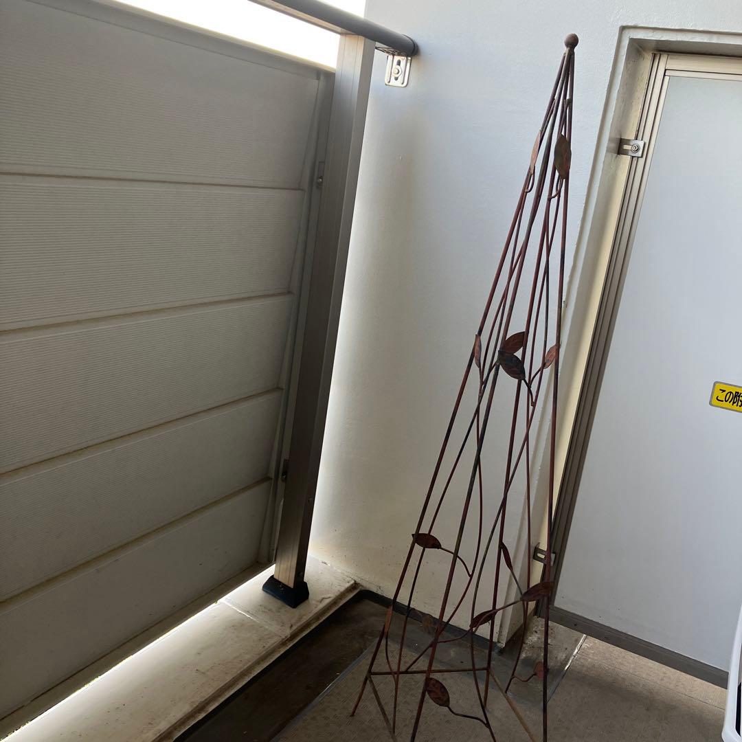 鉄製のトレリス、葉っぱのデザイン