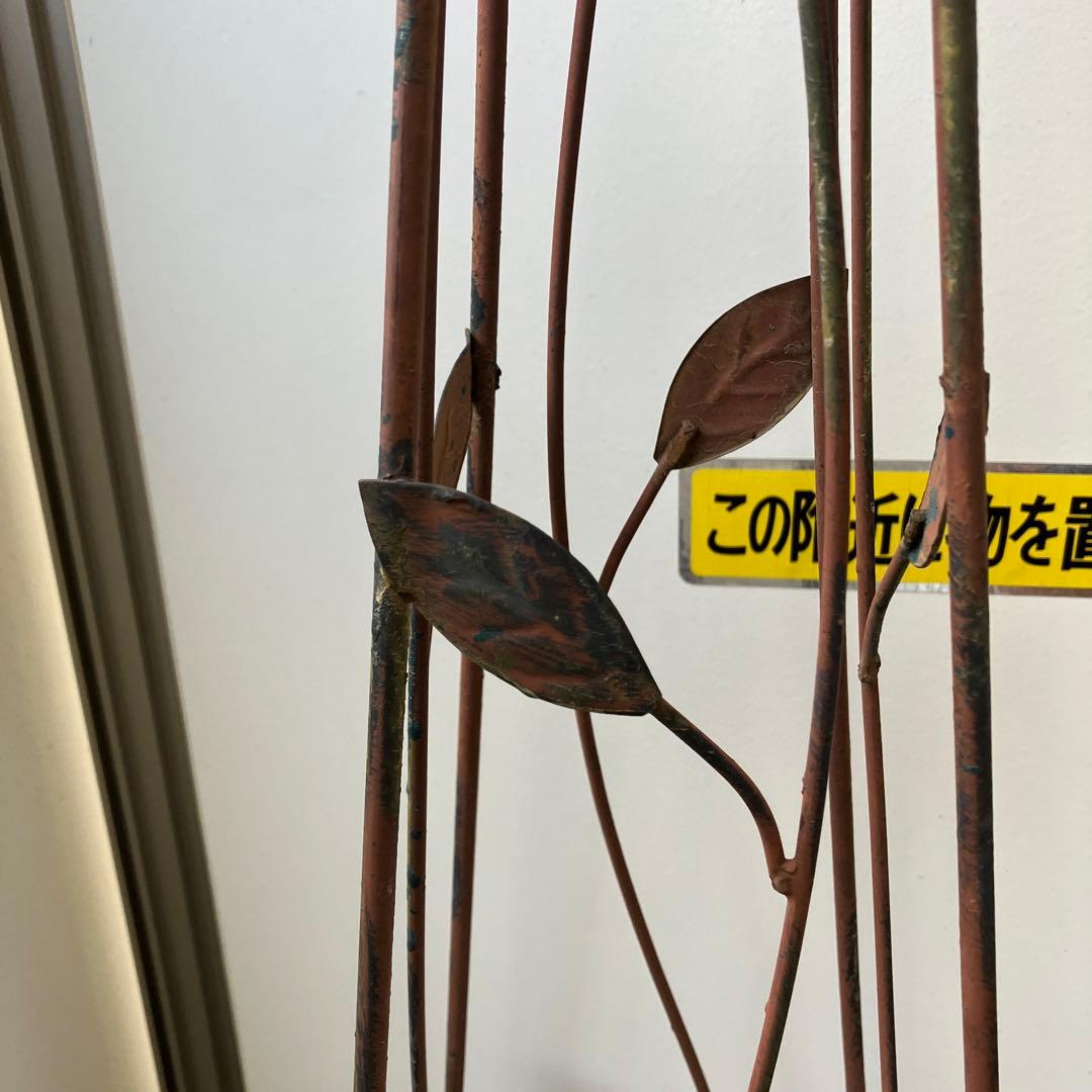 鉄製のトレリス、葉っぱのデザイン