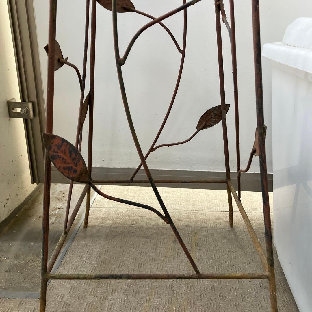 鉄製のトレリス、葉っぱのデザイン