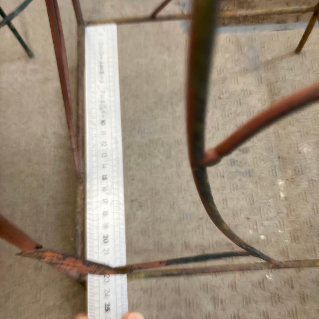 鉄製のトレリス、葉っぱのデザイン