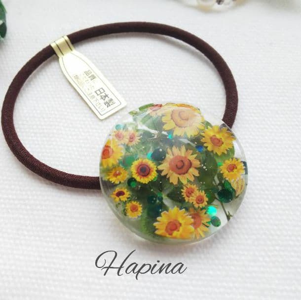 グリーンとひまわり畑ラウンドレジンヘアゴム ポニーフック変更可能。