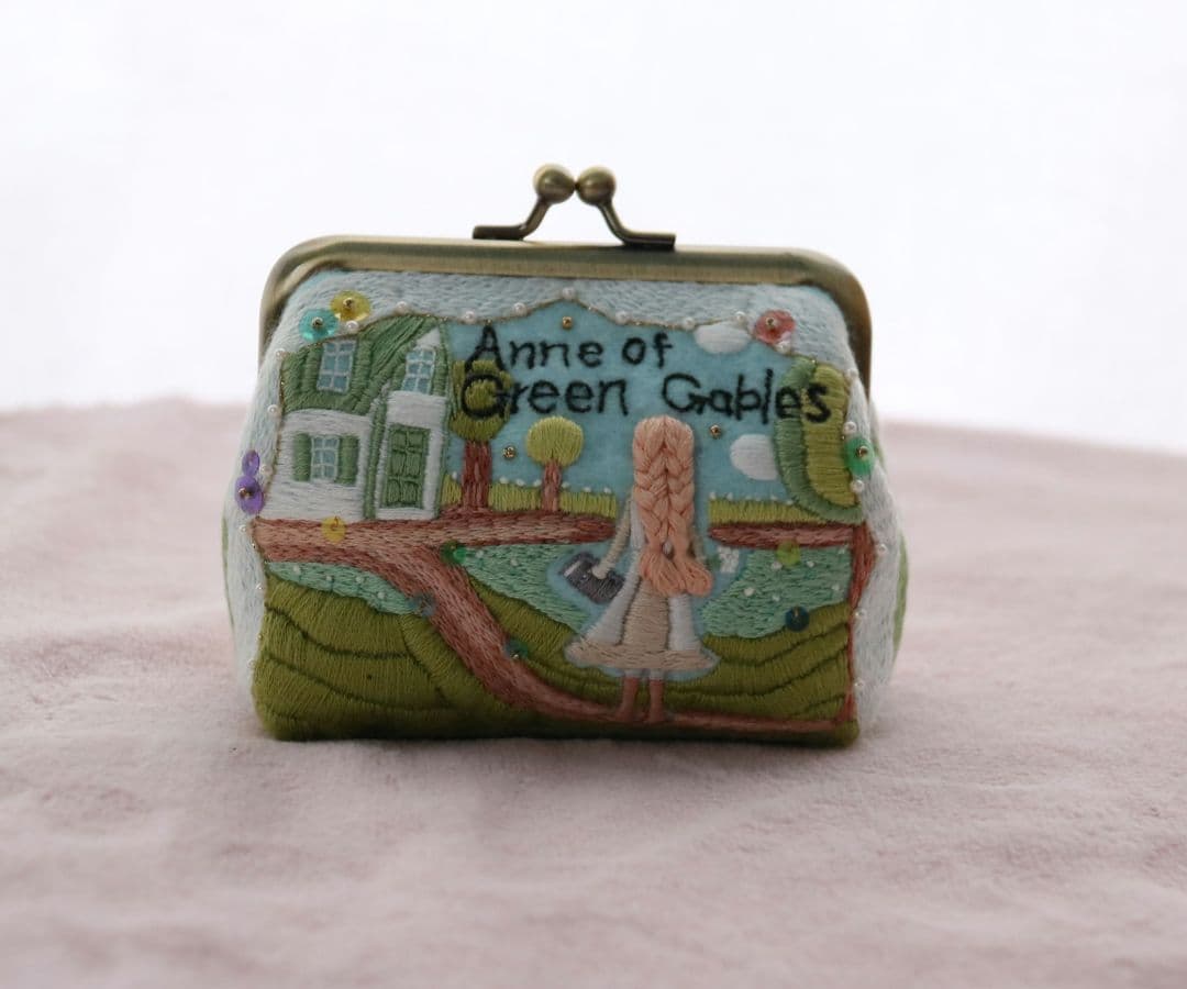 手刺繍のポーチ ハンドメイド