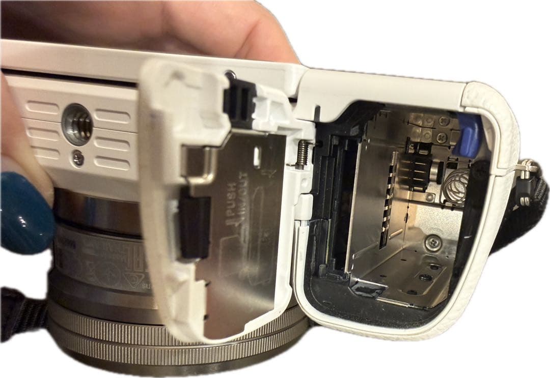 【ショット数8700回】SONY α6000 ダブルズームレンズキット ホワイト